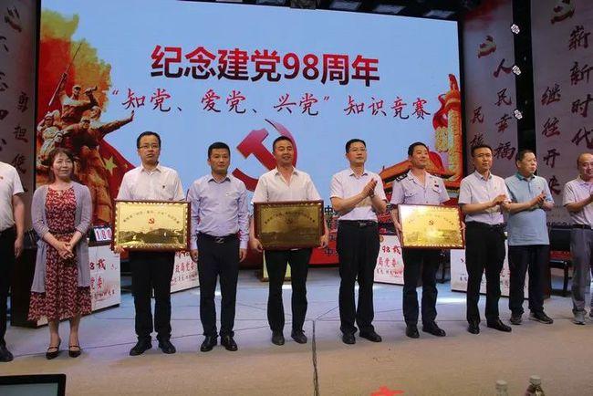 170cm“美匈模特”火了！却因GIF图过于性感被网暴：“活该！谁让她这么烧！”